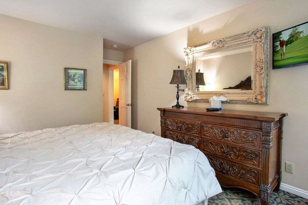 Simba Run 2313 2 Bedroom Condo by Redawning view 5