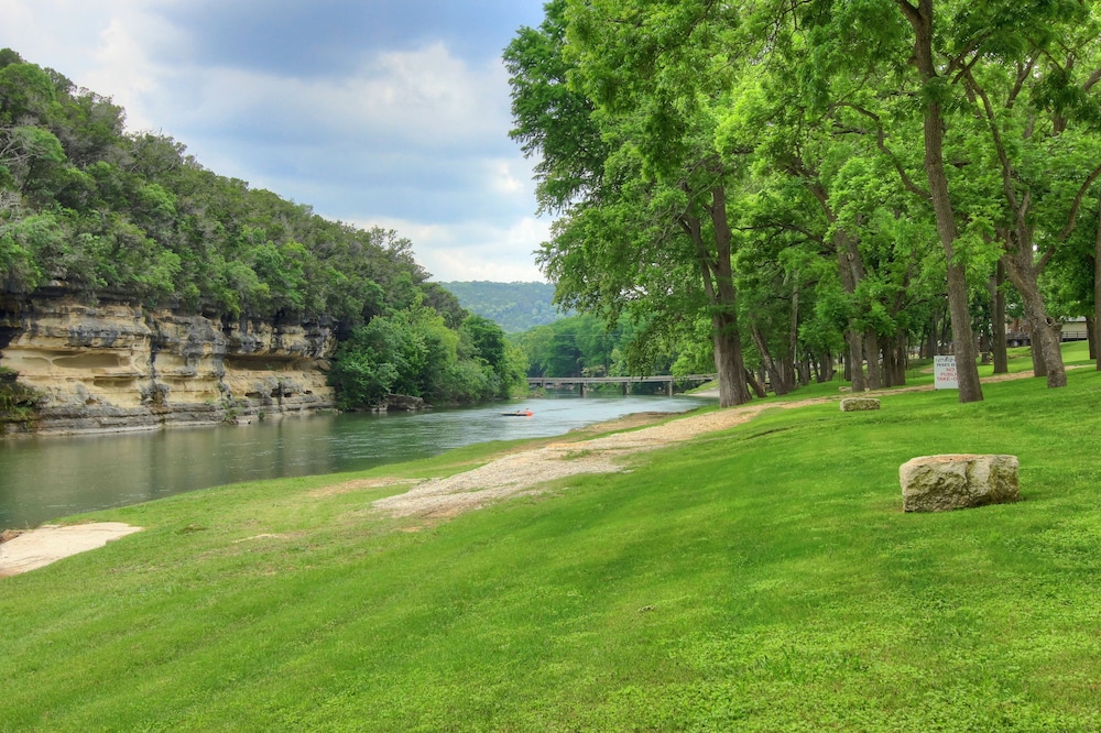 River Time Rg210 3 Bedroom Condo by RedAwning