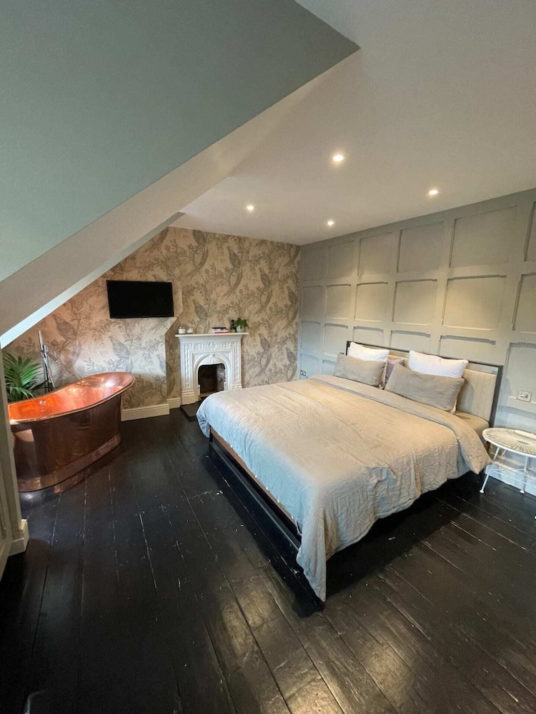Gorgeous 1BD Flat With Steam Room - South Woodford