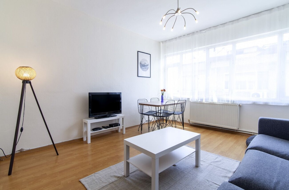 Lovely and Central Flat With Balcony in Sisli