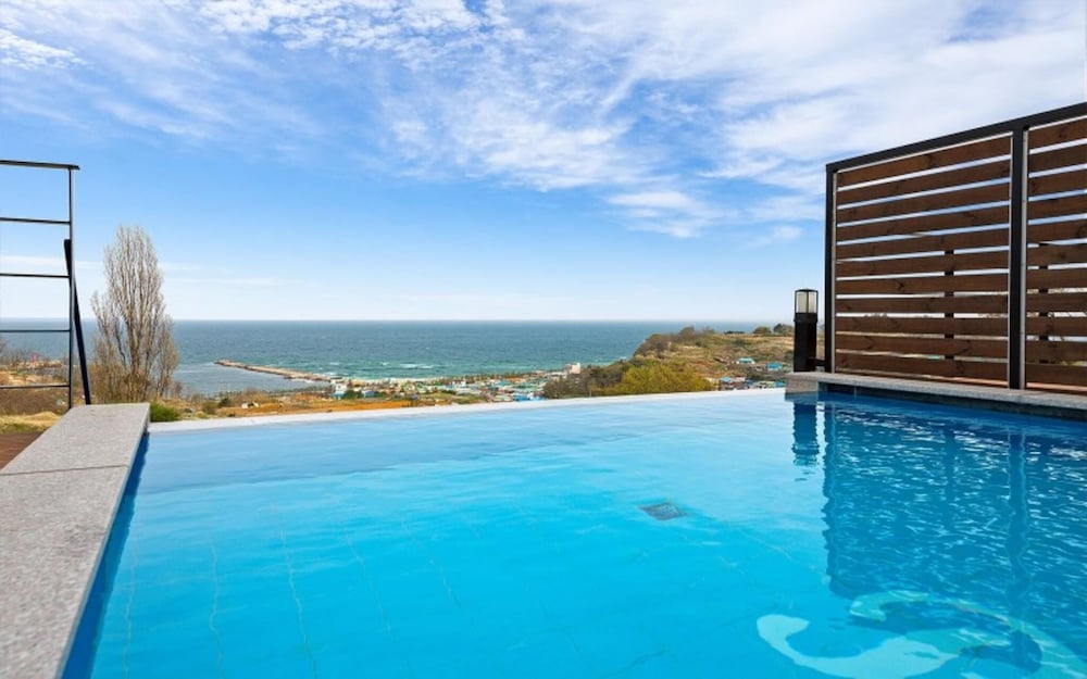 Uljin Beatrice Pool Villa