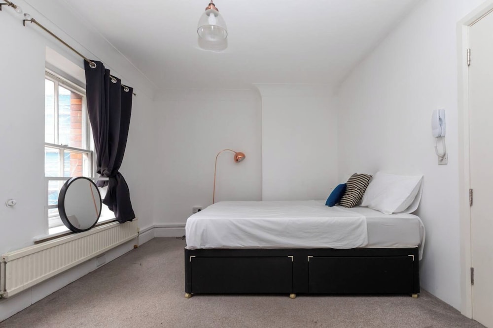 Spacious 1BD Flat 2 Mins to Hyde Park - Mayfair!