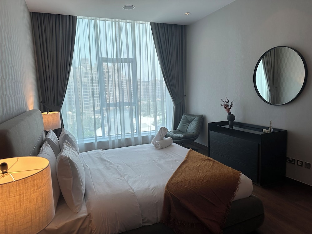 Splendid 3BR in Palm w Lazy River & Private Beach — Dubai