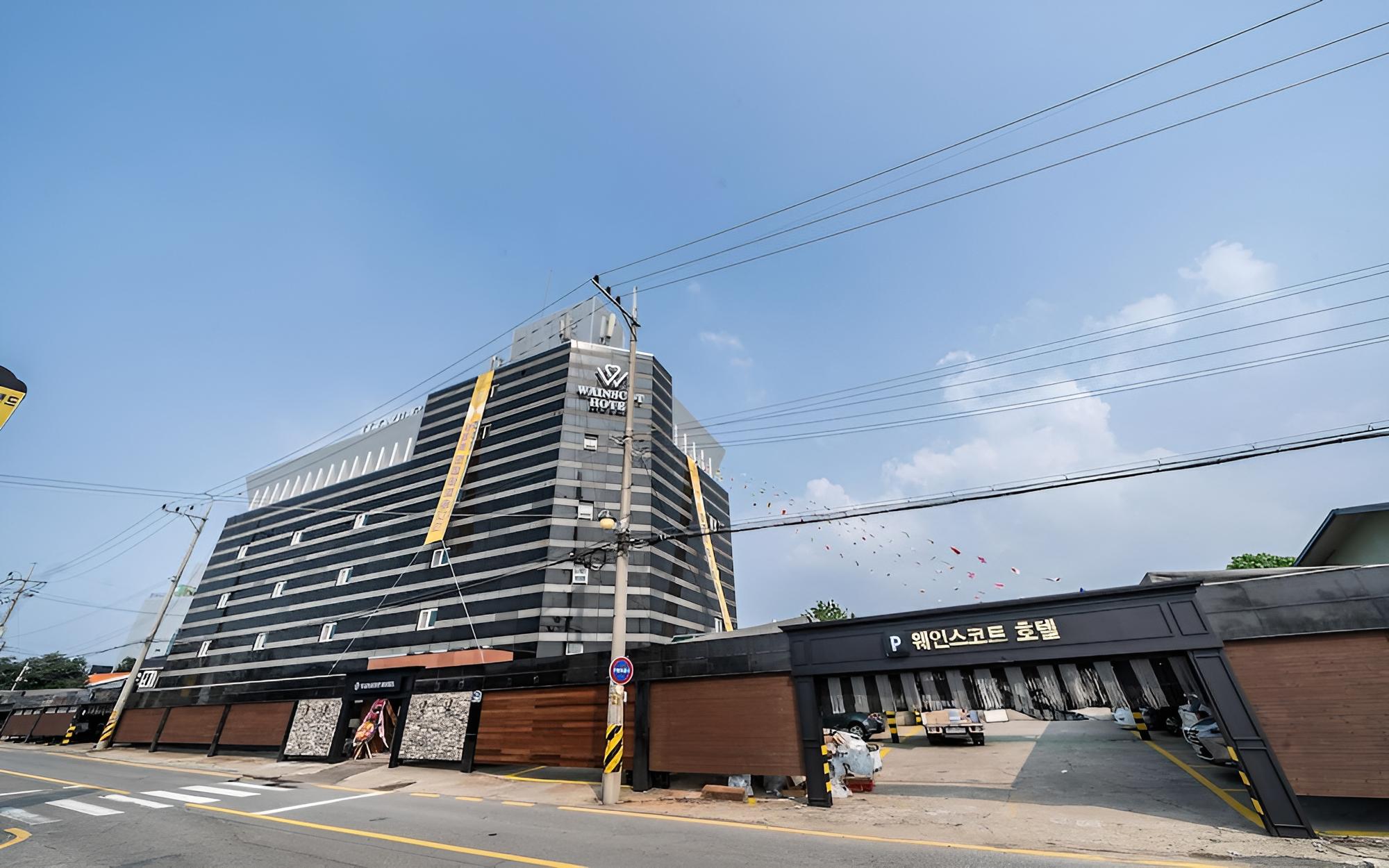 Ilsan Wainscot Hotel