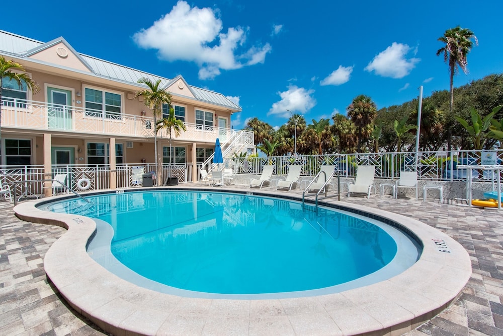 Clearwater Beach Suites 204 1 Bedroom Condo by RedAwning