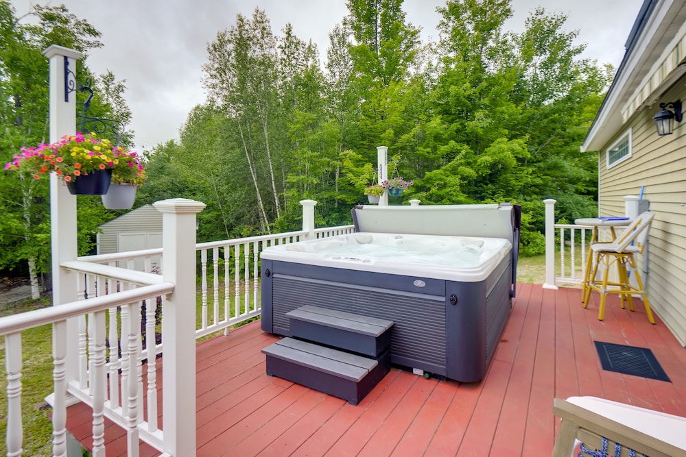 Conway Home w/ Private Hot Tub, Deck & Game Room!