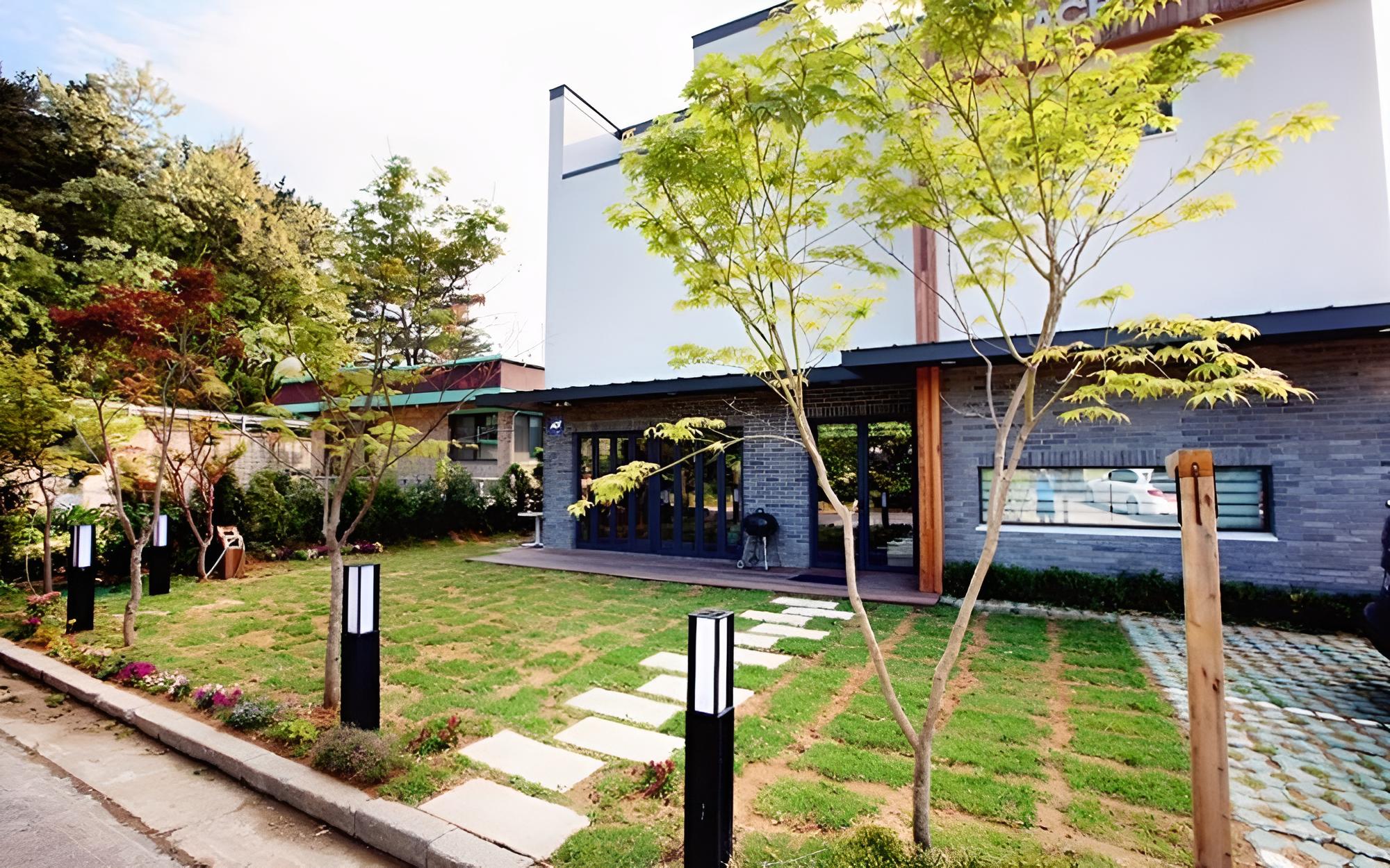 Yangyang Yachtrang Club House Pension