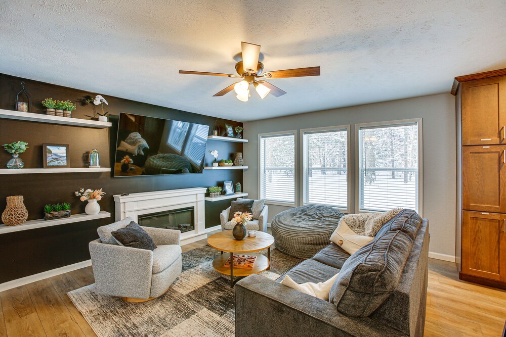 Wellston Home w/ Private Hot Tub + Fire Pit!
