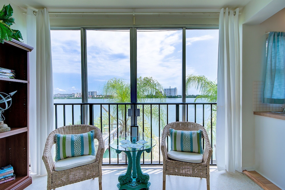 Bay Watch #6 - Weekly Beach Rental 1 Bedroom Apts view 4