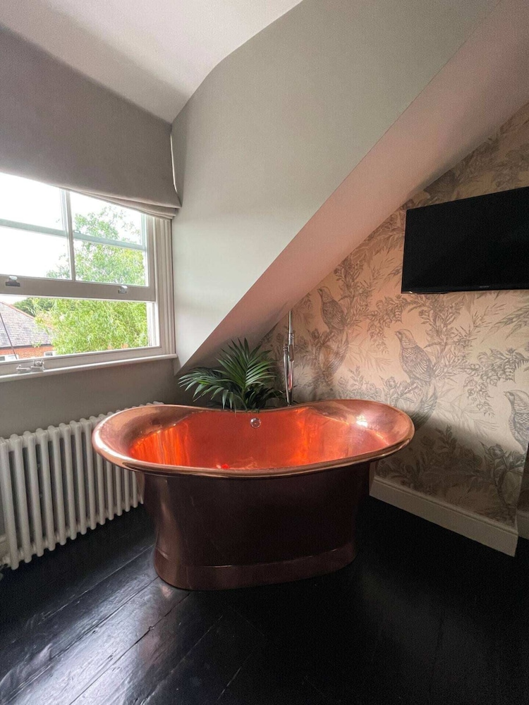 Gorgeous 1BD Flat With Steam Room - South Woodford