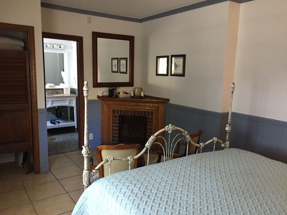ST-Carson Tower A-1411 by bnbme homes
