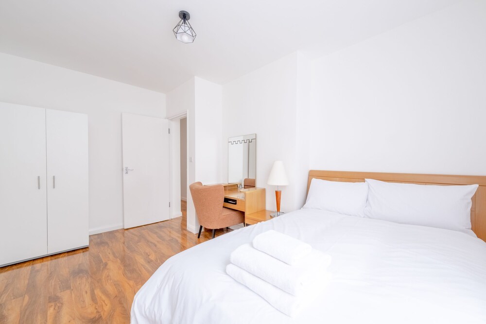 Spacious & Central 4BD Flat - Angel