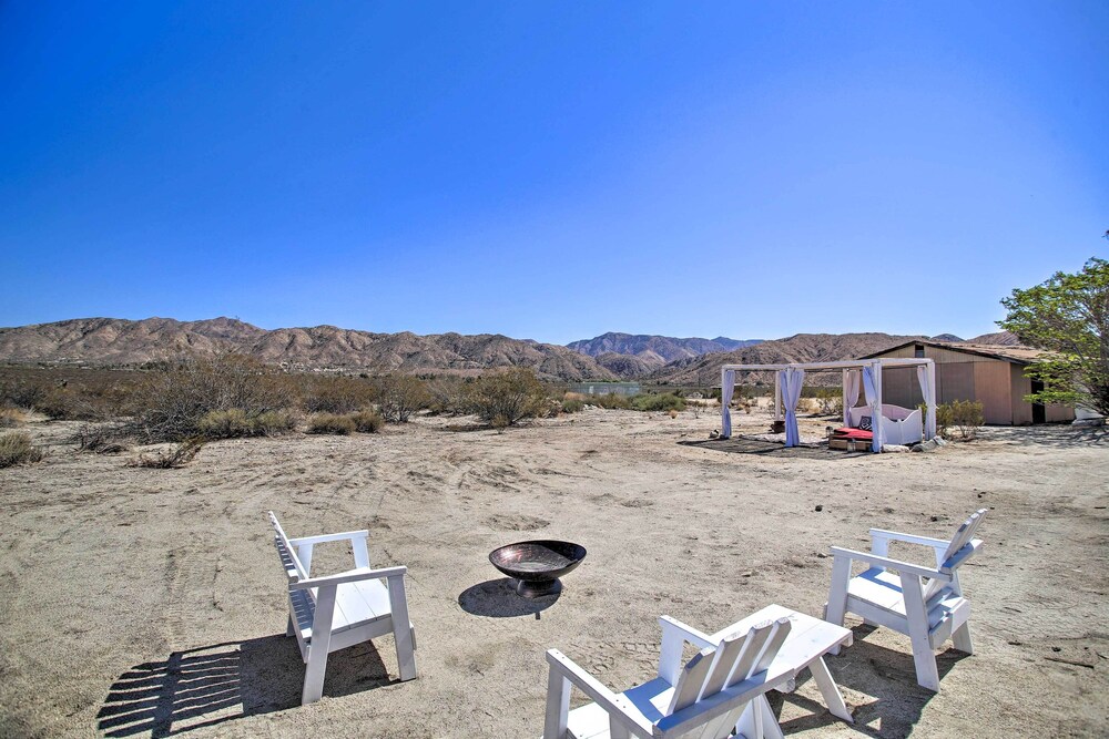Chic Morongo Valley Home: Mtn Views & Pergola view 4