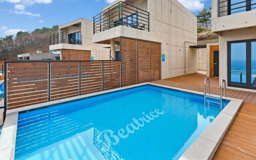 Uljin Beatrice Pool Villa