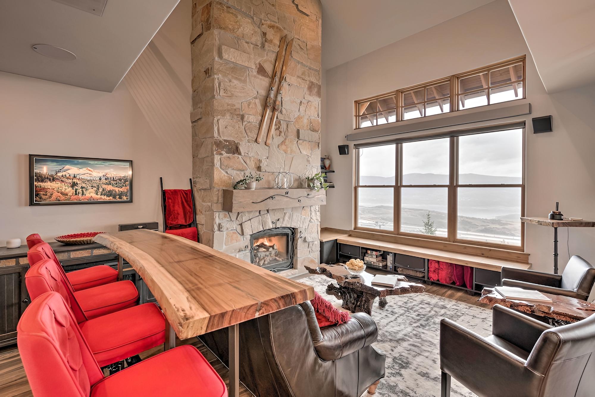 Ski-in/ski-out Townhome w/ Sauna & Hot Tub!