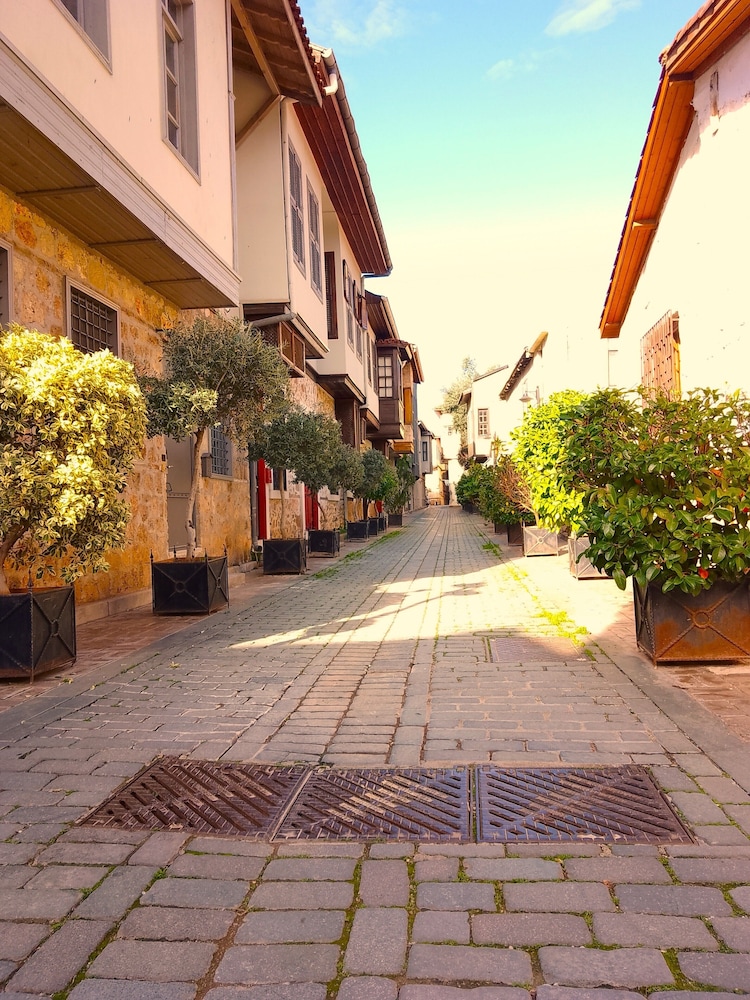 Charming Studio Flat near Hadrian’s Gate -EMPEROR