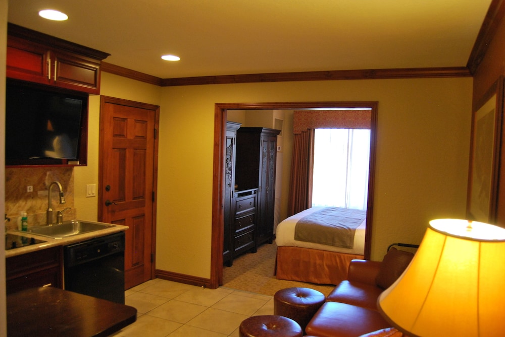 White Pines Studio at Westgate - Pioneer