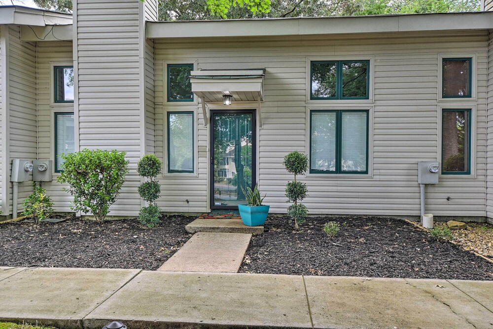 Spacious Huntsville Condo: Proximity to Dtwn!