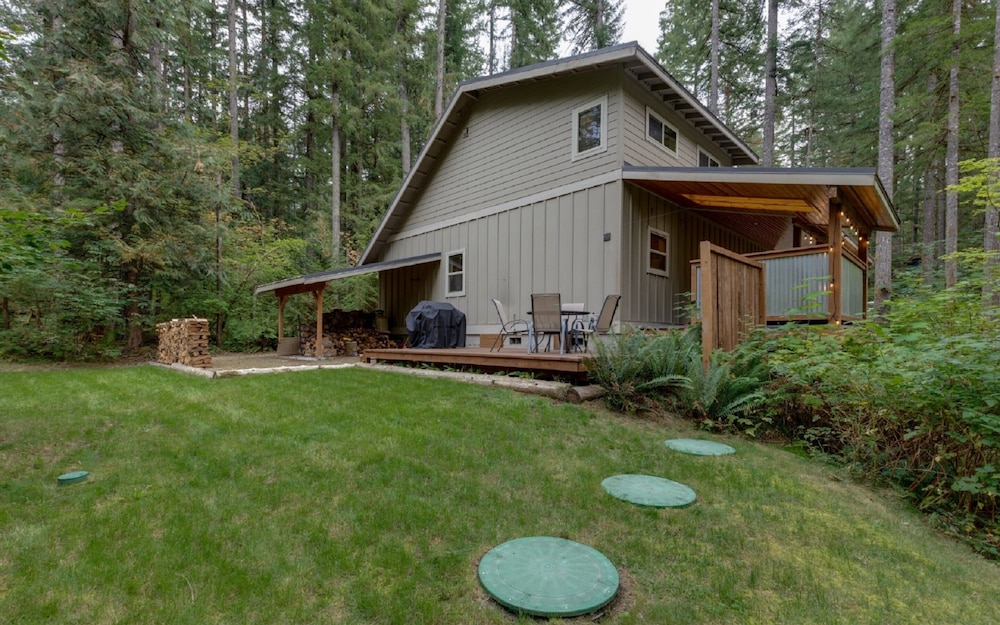 52GS - Hot Tub - WiFi - Pets Ok - Wood Stove - Sleeps 6