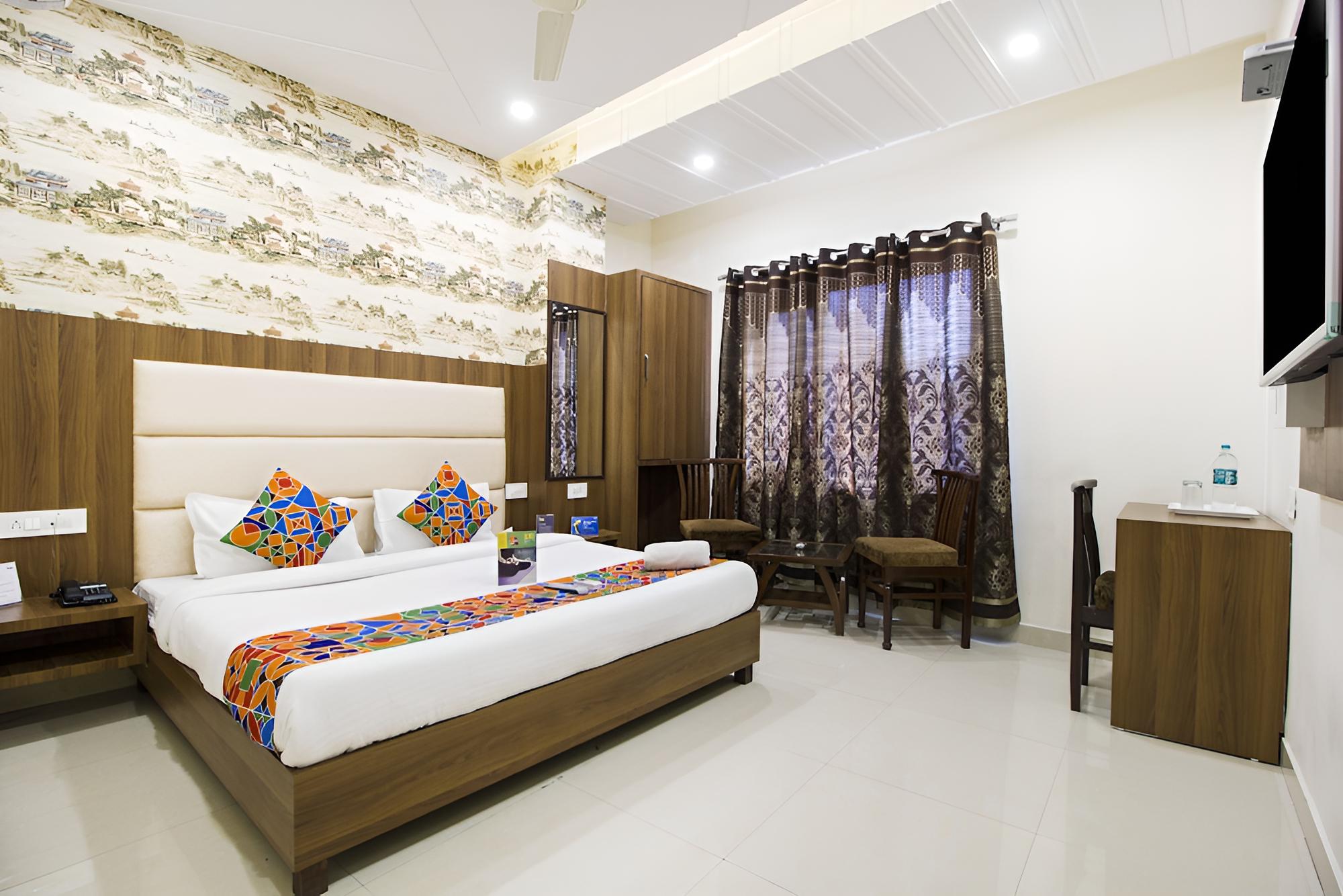 Fabhotel Royal Villa