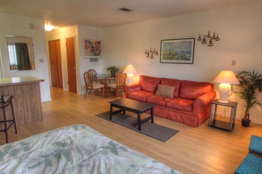 Follow The Sun - 1 Br Apts