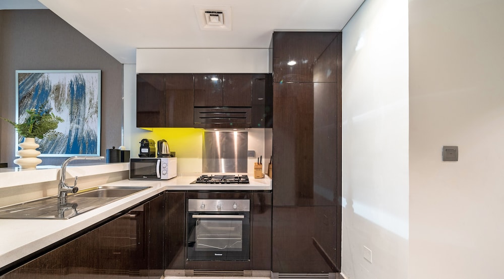 1 BR Apt walking distance to Dubai Mall