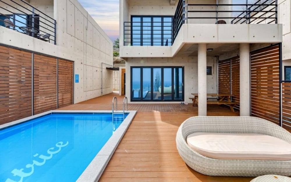 Uljin Beatrice Pool Villa