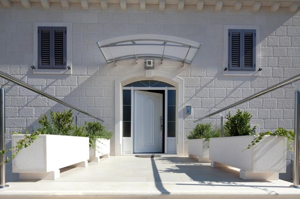 Ivy - Modern With Terrace - A1 Tulipan