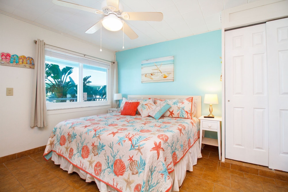 Tropic Terrace #31 - Beachfront Rental 1 Bedroom Condo by RedAwning