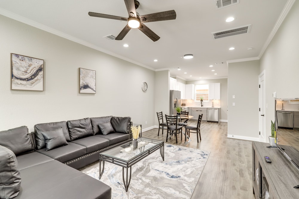 Modern Houston Vacation Rental - 6 Mi to Downtown