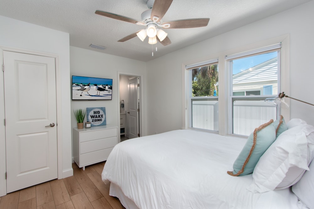 Oceanaire - Monthly Beach Rental 3 Bedroom Home by Redawning view 2