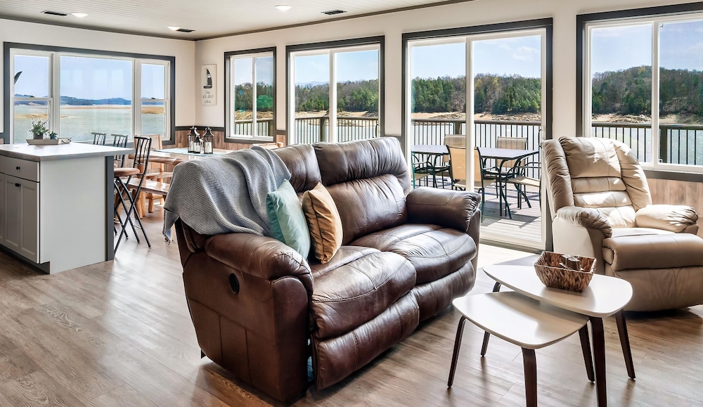 The Lodge At Lakeside 4 Bedroom Cabin by Redawning