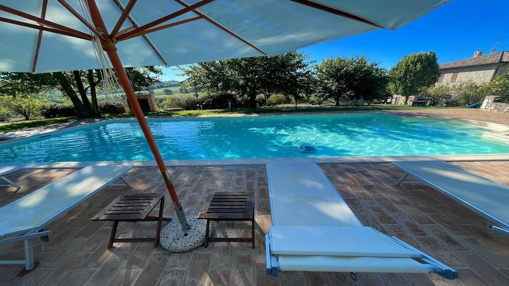 Sleeps 10. Sensational Views Surround Exceptional Villa/no Neighbours. Wifi!