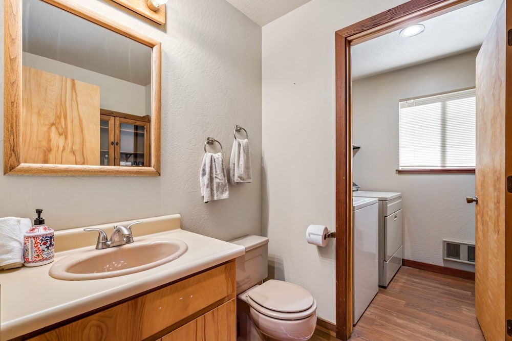 Trilevel Dog Friendly Mountain Home - Vh 142 4 Bedroom Home by Redawning view 3