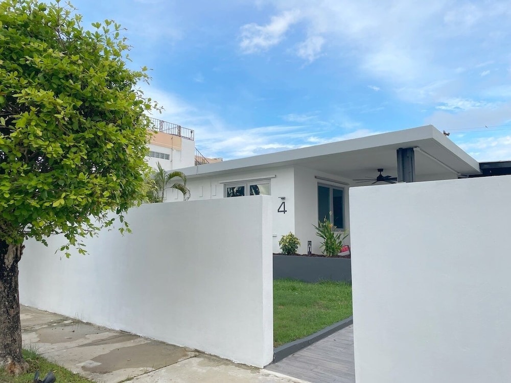 Pool House By Isla Verde Beach 5 Bedroom Home by Redawning