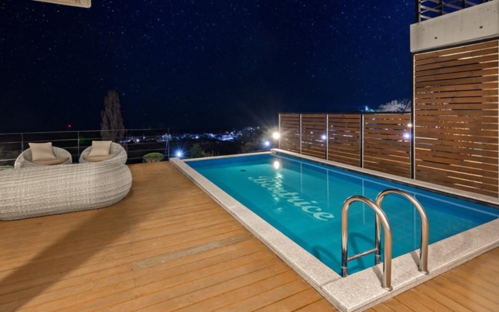 Uljin Beatrice Pool Villa