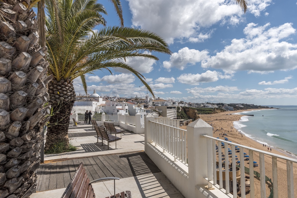 Hamal's Beach Flat 50m From the Beach