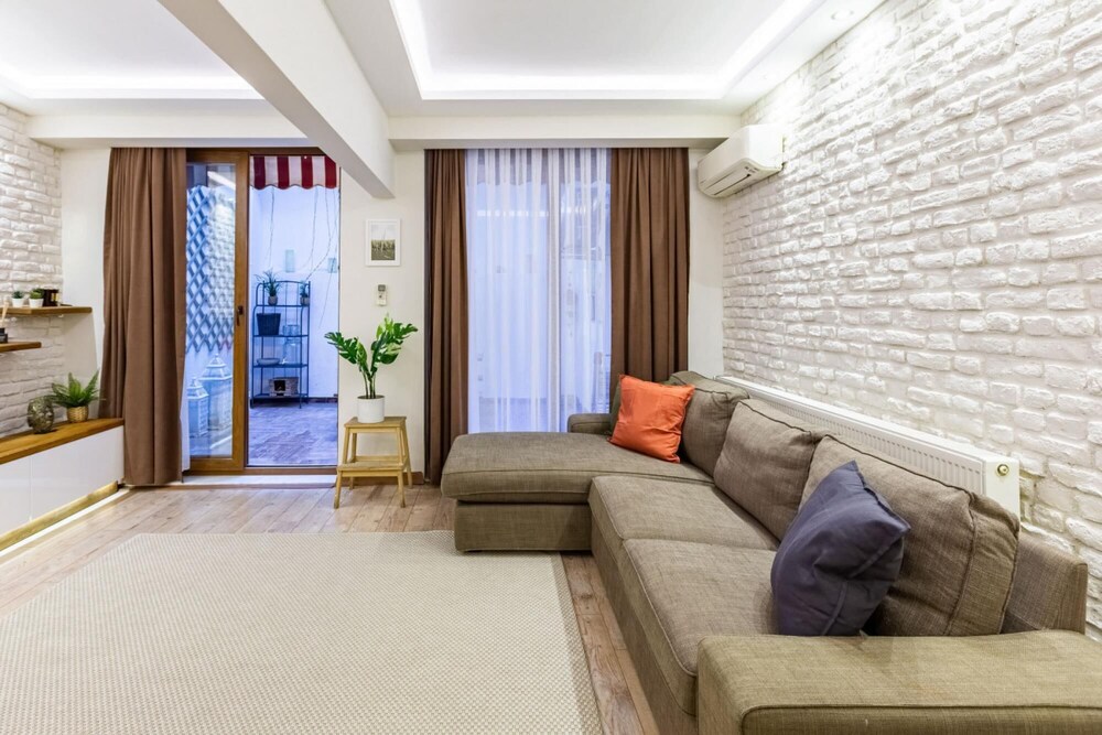 Missafir Excellent Flat With Backyard in Nisantasi