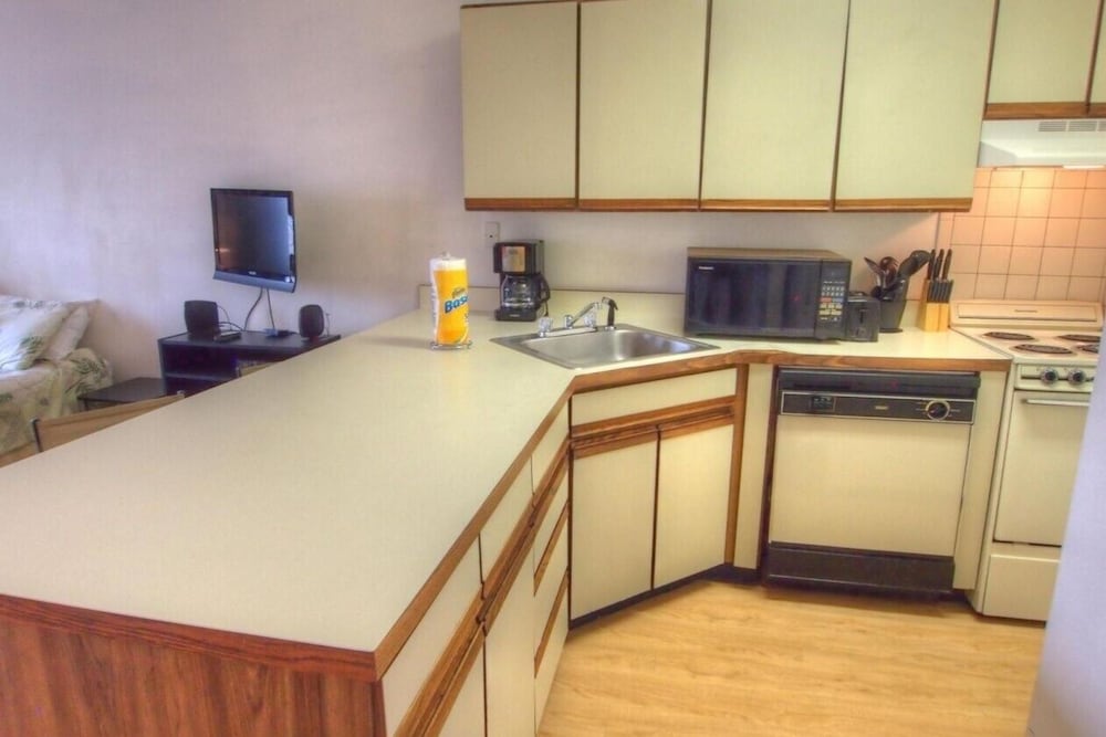 Follow The Sun - 1 Br Apts