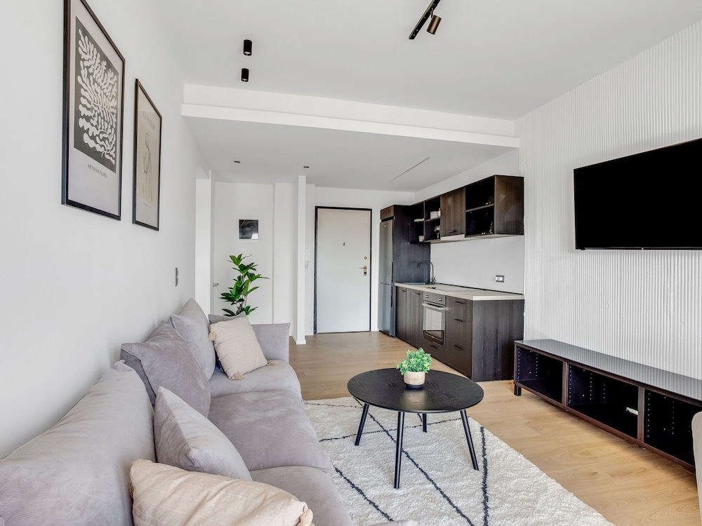 Sanders Arch - Endearing 1-bdr Apt w Balcony photo 3