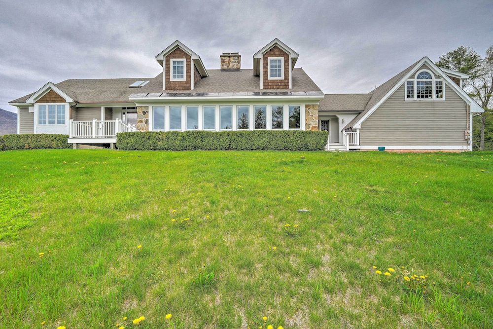 13-acre Manchester Retreat: 13 Miles to Bromley!