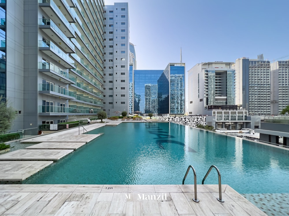1 BR Apt walking distance to Dubai Mall