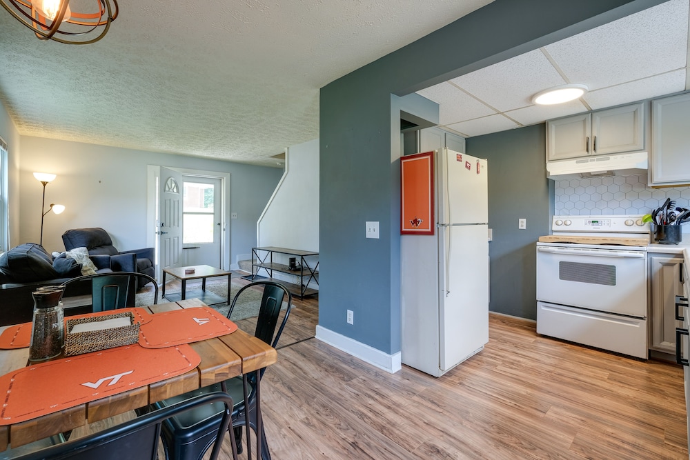 Blacksburg Vacation Rental Near Virginia Tech! view 2