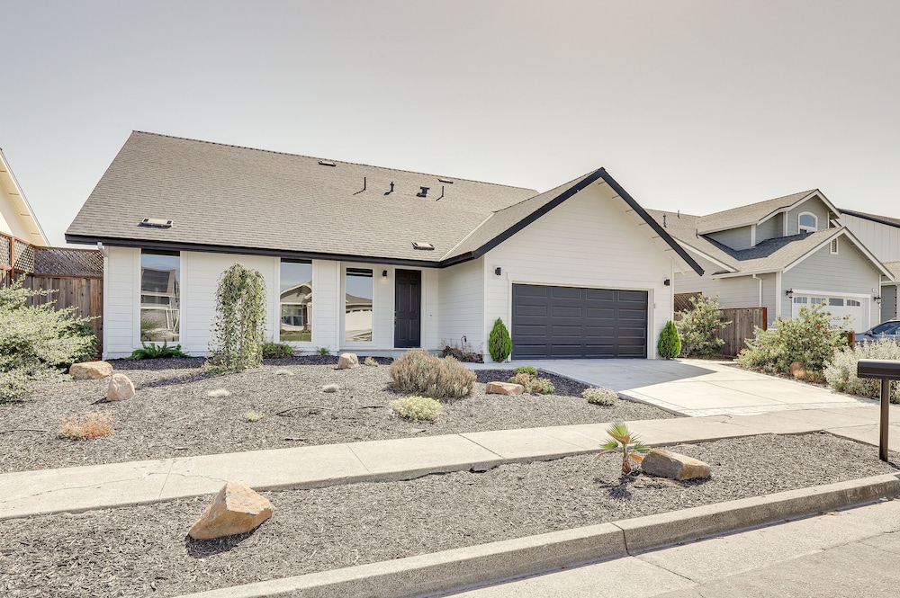 Modern Santa Rosa Retreat - Close to Wineries!