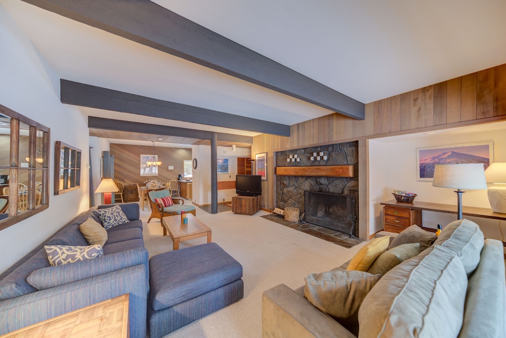 Meadow House #70 by Village Properties at Sunriver