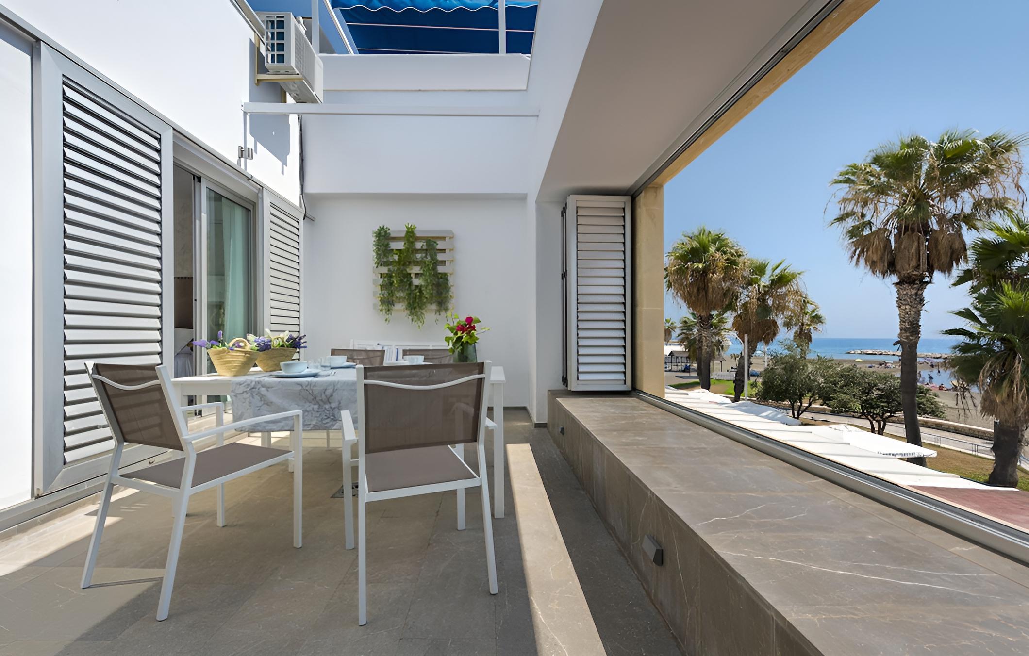 Beautiful 2 Bd House With Terrace & Views to the Beach Pedregalejo