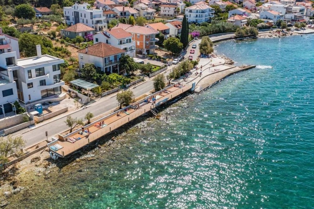 Petin - 5m From the sea - A1