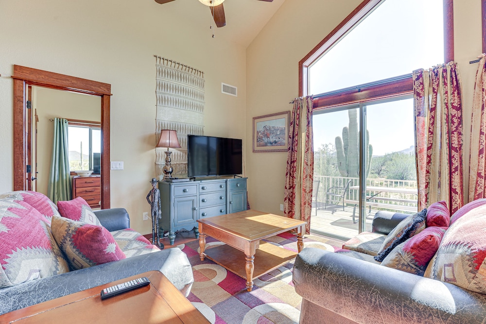 Modern Desert Condo w/ Deck & View, Near Hikes