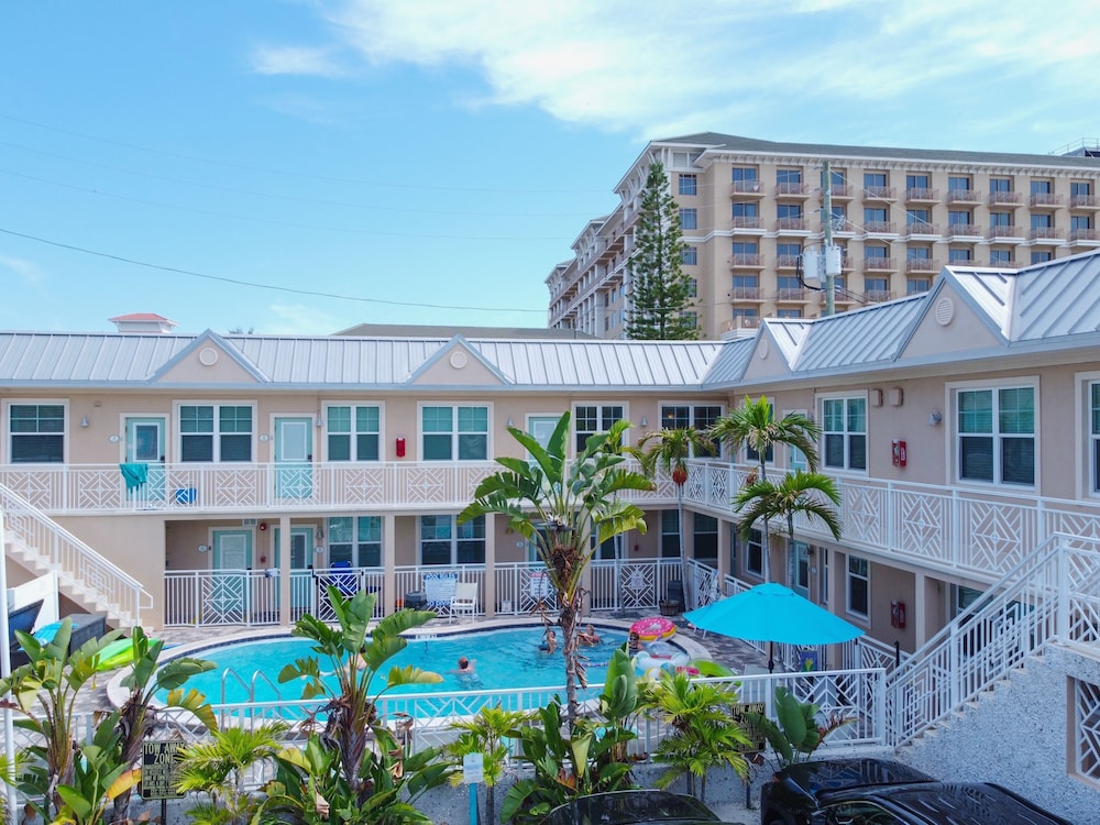 203 Clearwater Beach Suites 1 Bedroom Condo by RedAwning