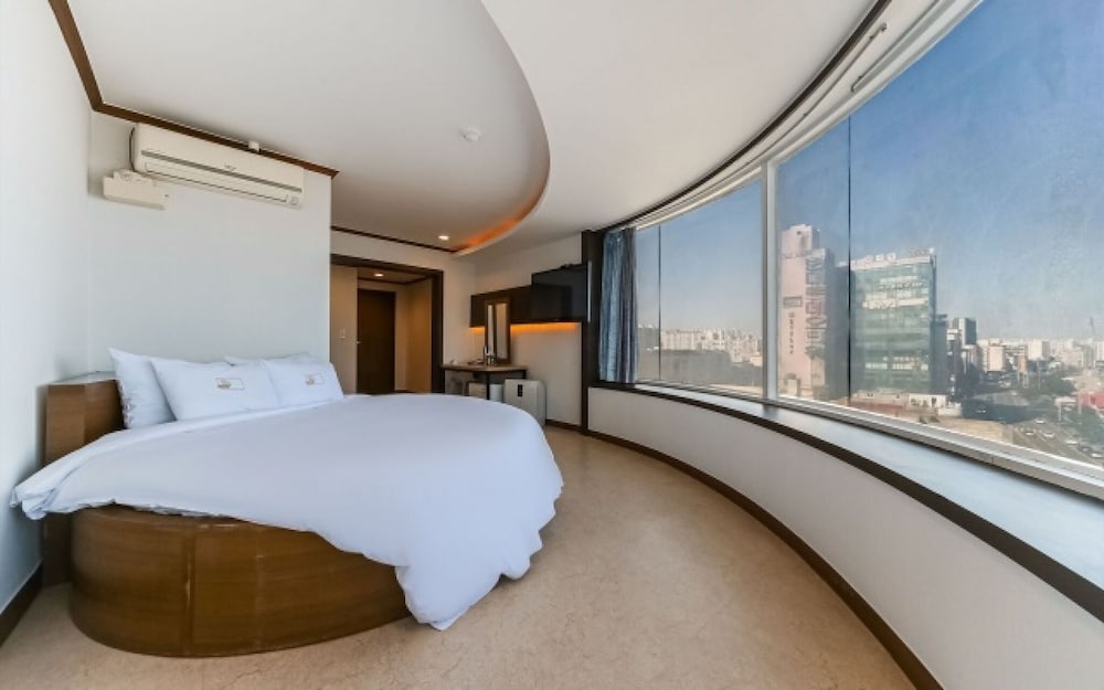Pohang Yeongildae Hotel Lily
